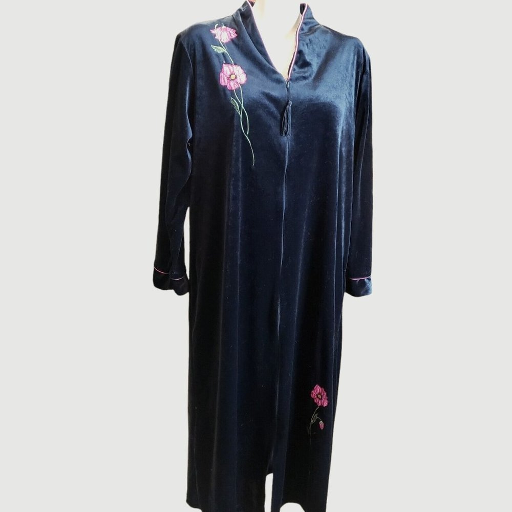 Vintage Crowntuft  XL House Dress/Robe Full Front Zip Black Velvet Flower Accent